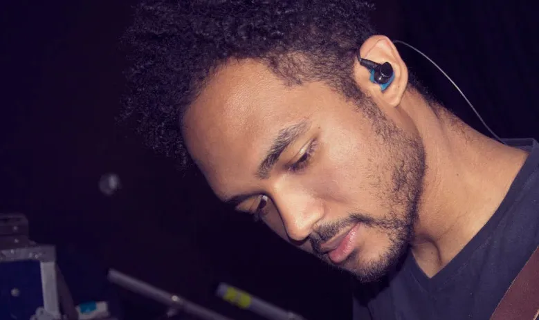 Man wearing an earpiece.